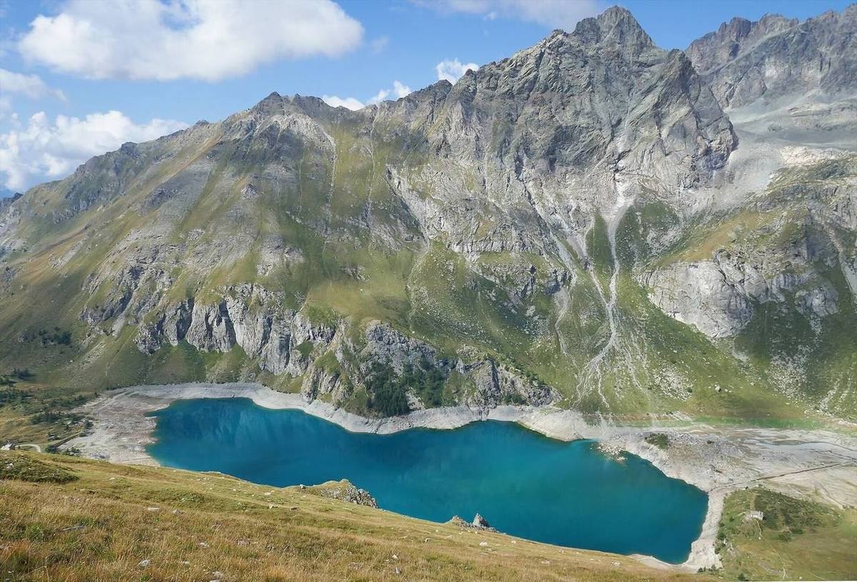 Il lago di Cignana d'estate
