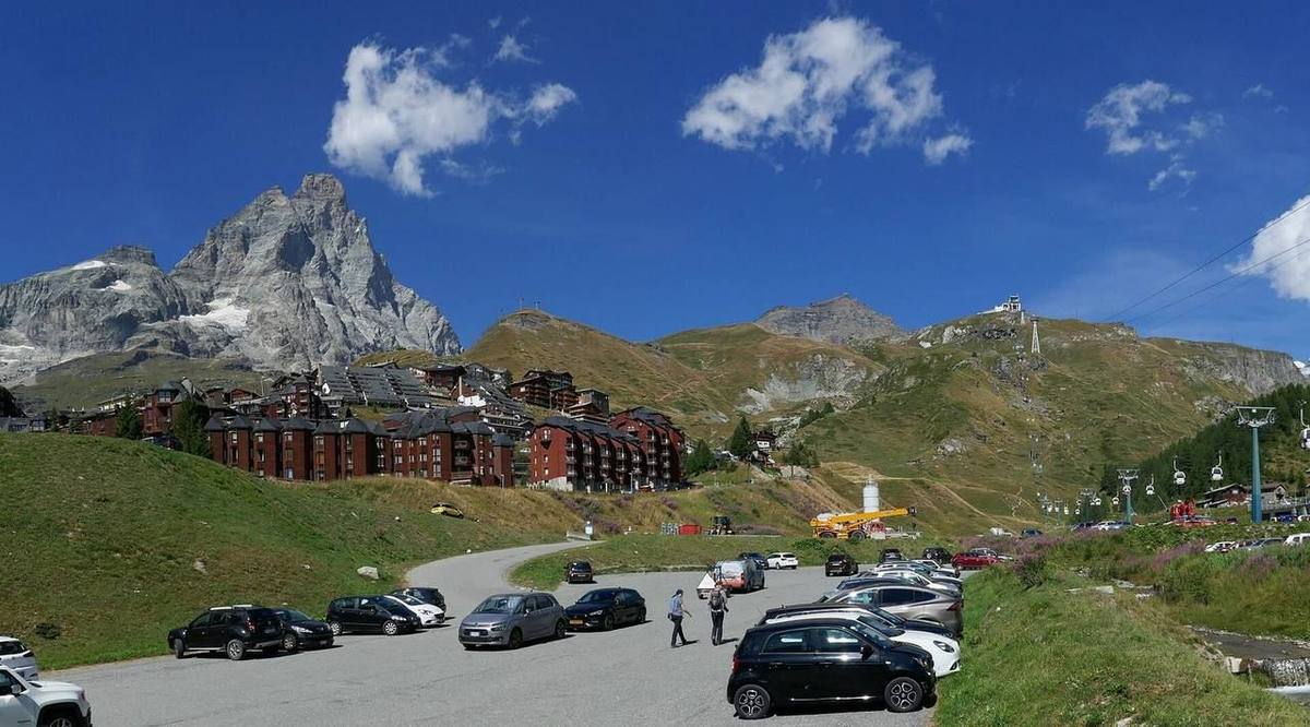 Cervinia d'estate: prati e Cervino