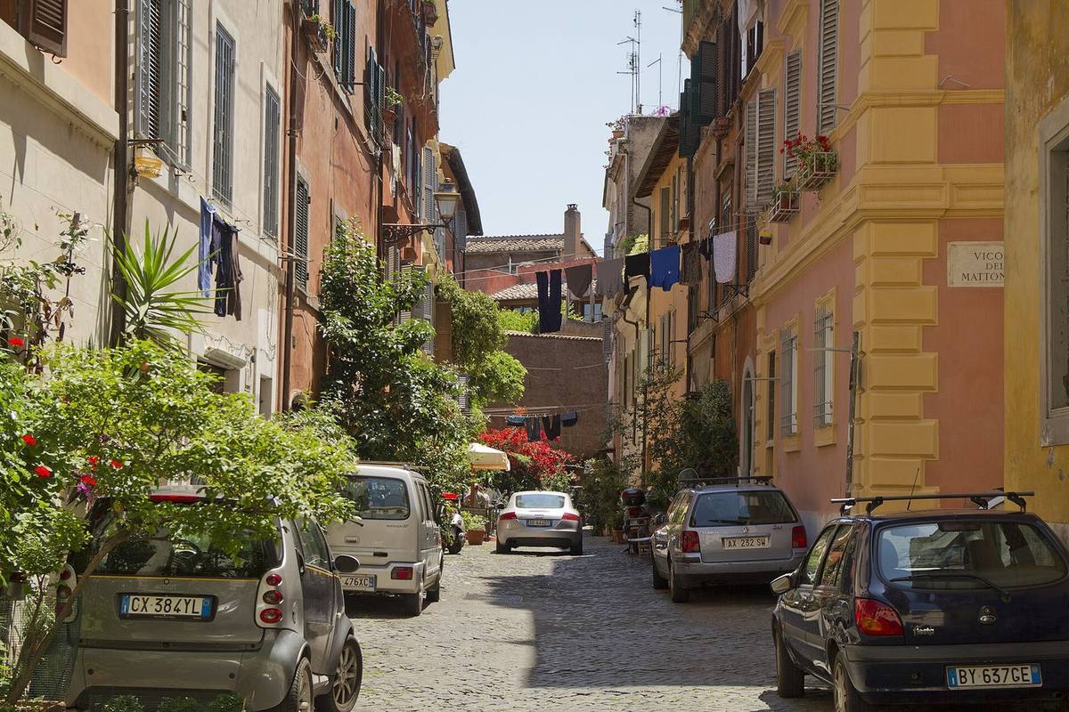 Un vicolo fiorito di Trastevere