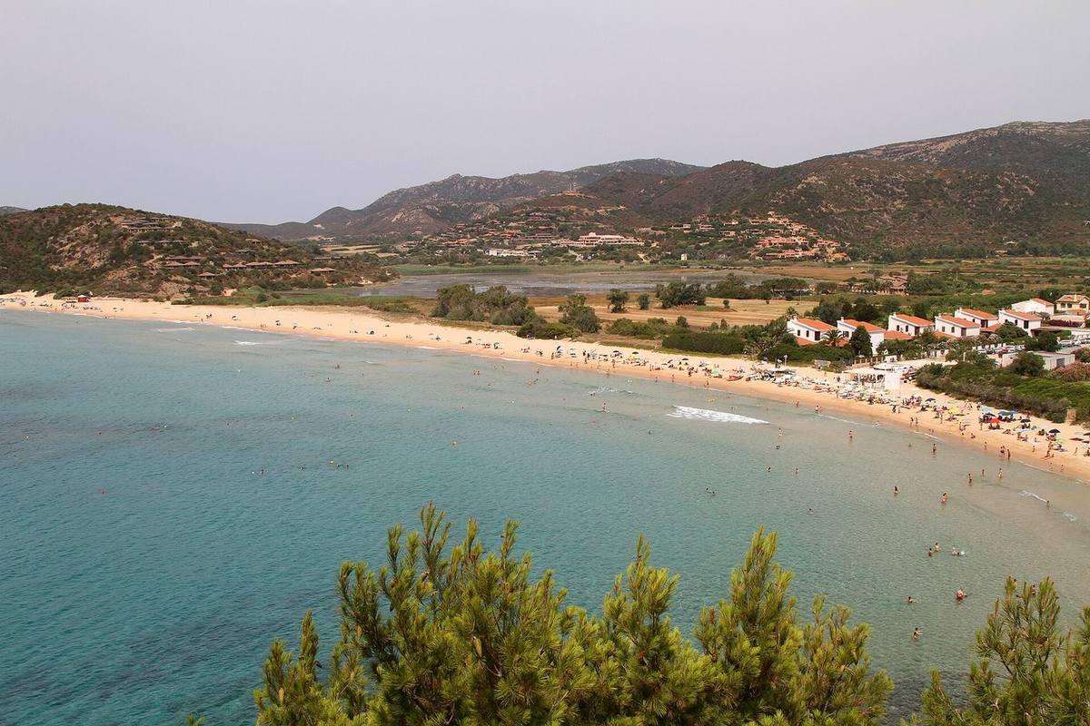 La lunga spiaggia di Chia