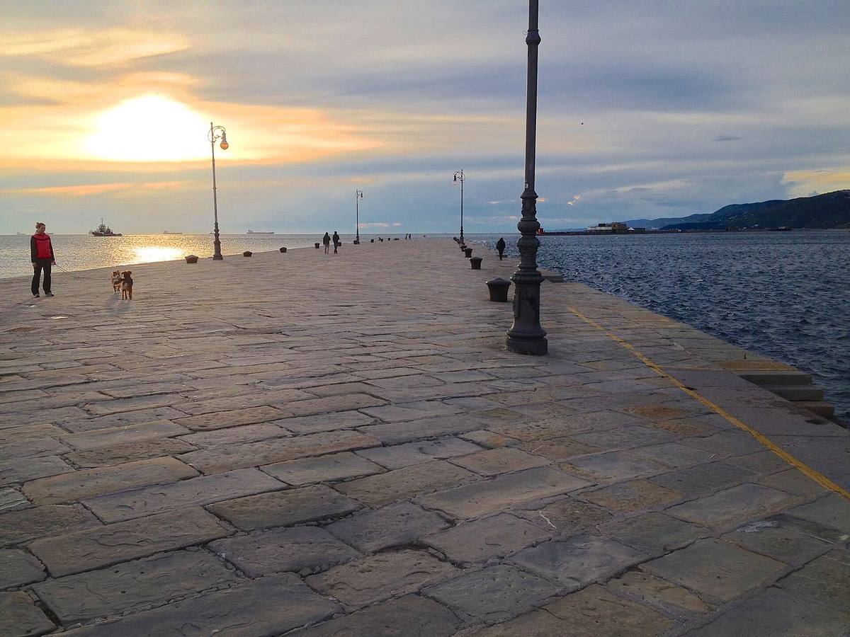Il Molo Audace la sera