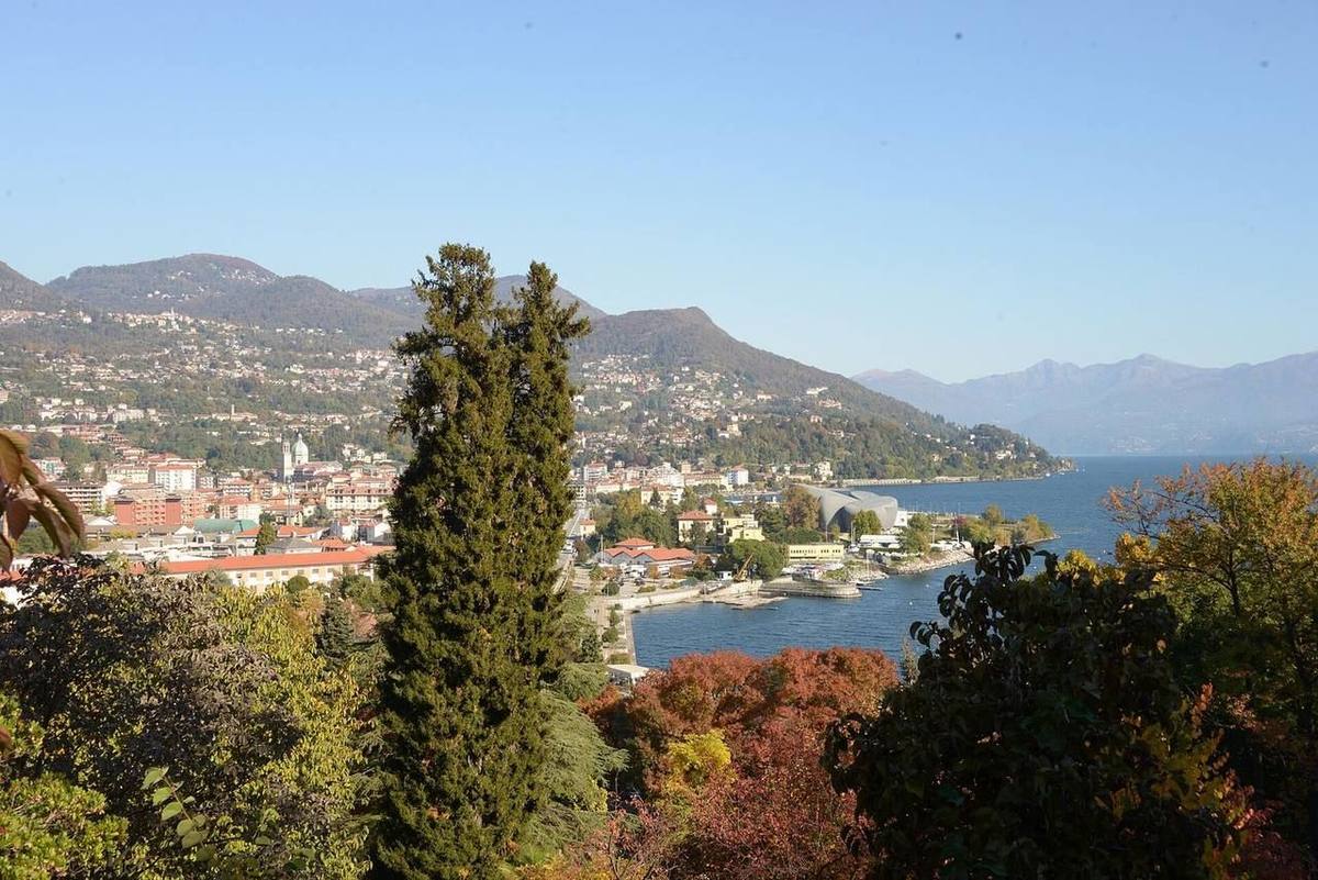 Verbania Intra dalla collina